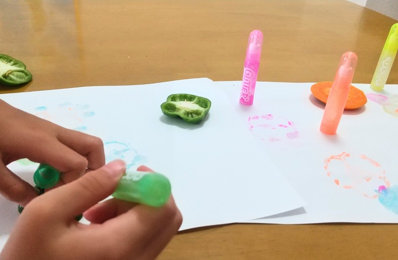 低学年でもできる、簡単な工作。野菜スタンプの写真